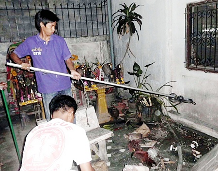 Sawang Boriboon animal experts remove the cobra from the flower garland shop.